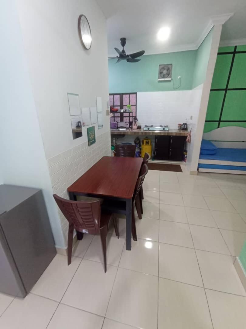 Homestay Sri Ladang Kuala Terengganu Exterior foto